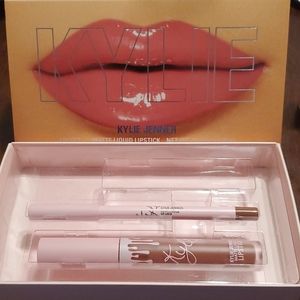 Kylie lovestruck lip line and matte liquid lipstic